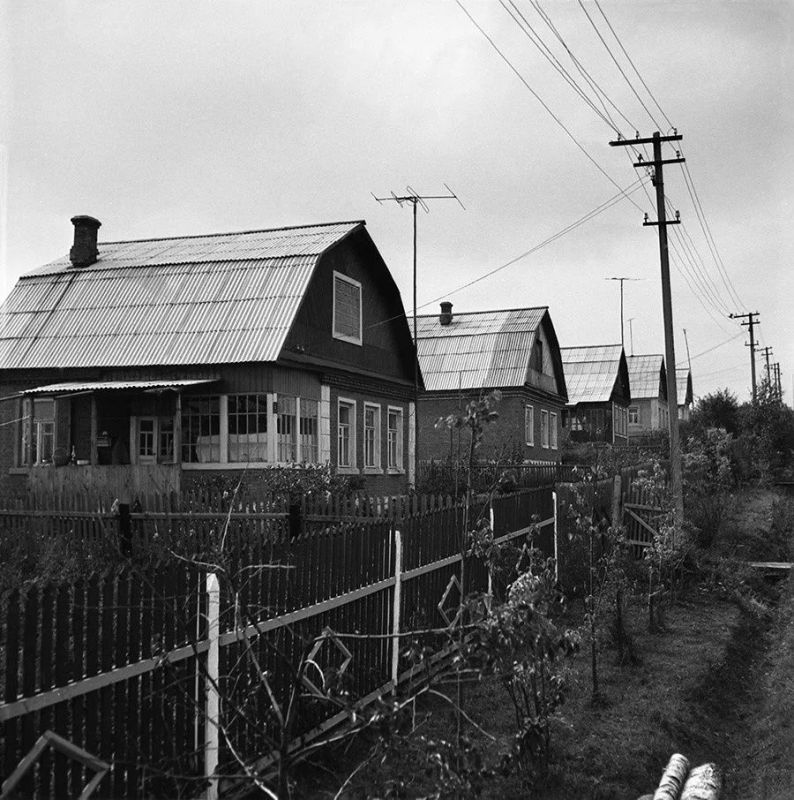 #история_ИЖС. 1960–1980: от огорода к даче — расцвет коллективного садоводства Продолжаем рубрику об эволюции ИЖС #история_ИЖС. 1960–1980: от огорода к даче — расцвет коллективного садоводства Продолжаем рубрику об эволюции ИЖС