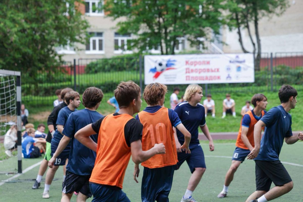 На школьном стадионе в Подольске завершился четвертый этап мини-футбольного турнира «Короли дворовых площадок» На школьном стадионе в Подольске завершился четвертый этап мини-футбольного турнира «Короли дворовых площадок»