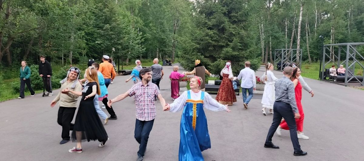 «Танцевальные истории»: в парке ожили герои русских сказок «Танцевальные истории»: в парке ожили герои русских сказок