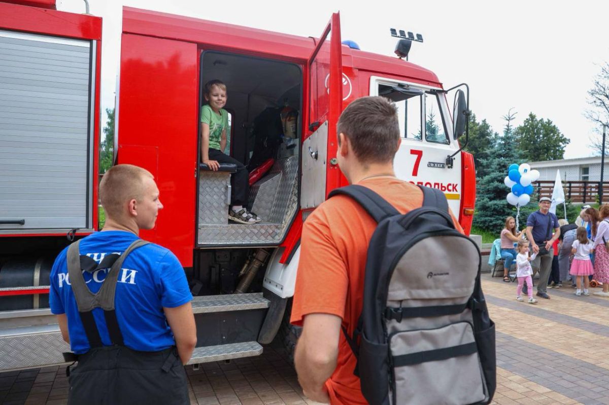День семьи, любви и верности отпраздновали в парке Талалихина День семьи, любви и верности отпраздновали в парке Талалихина