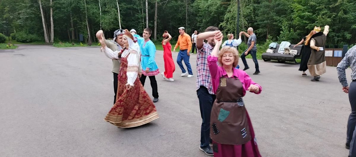 «Танцевальные истории»: в парке ожили герои русских сказок «Танцевальные истории»: в парке ожили герои русских сказок