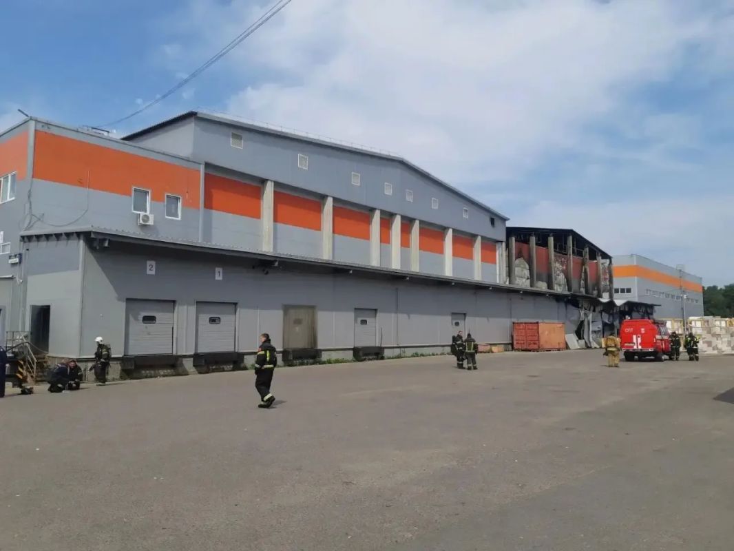 В Единую дежурнодиспетчерскую службу Раменского округа по системе 112 11 июля 2026 года в 08:38 поступила информация о пожаре по адресу: ТУ Троицкое, п. Родники, ул. Трудовая, д. 10