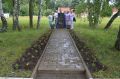 Забота о памяти: сотрудники больницы благоустроили памятник ветеранам-медикам