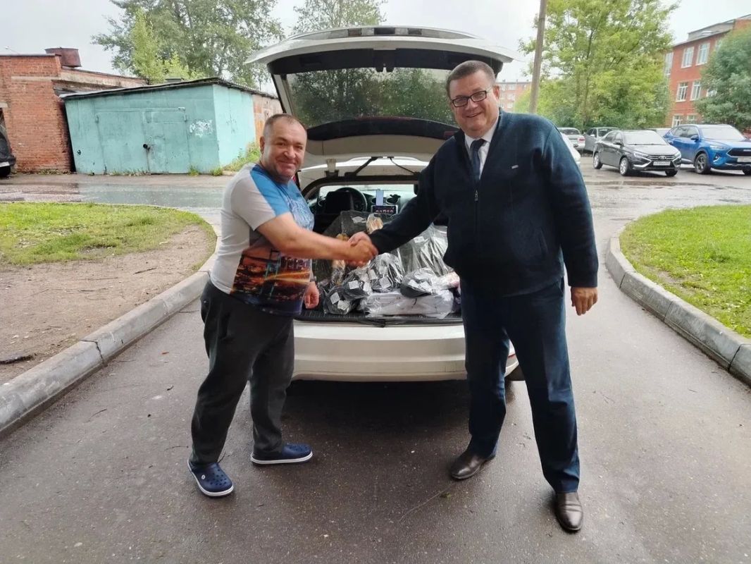 СТУПИНО. Передал участнику СВО находящемуся в отпуске тактические рюкзаки и саперные лопатки