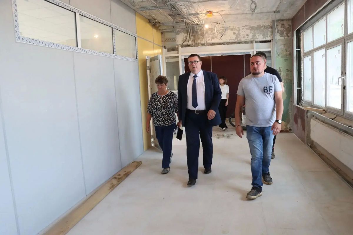 Депутат Мособлдумы Андрей Голубев проинспектировал ход капитального ремонта Малинской школы