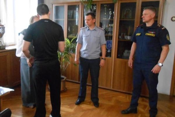 Несовершеннолетним, содержащимся в СИЗО-3, вручили аттестаты Несовершеннолетним, содержащимся в СИЗО-3, вручили аттестаты