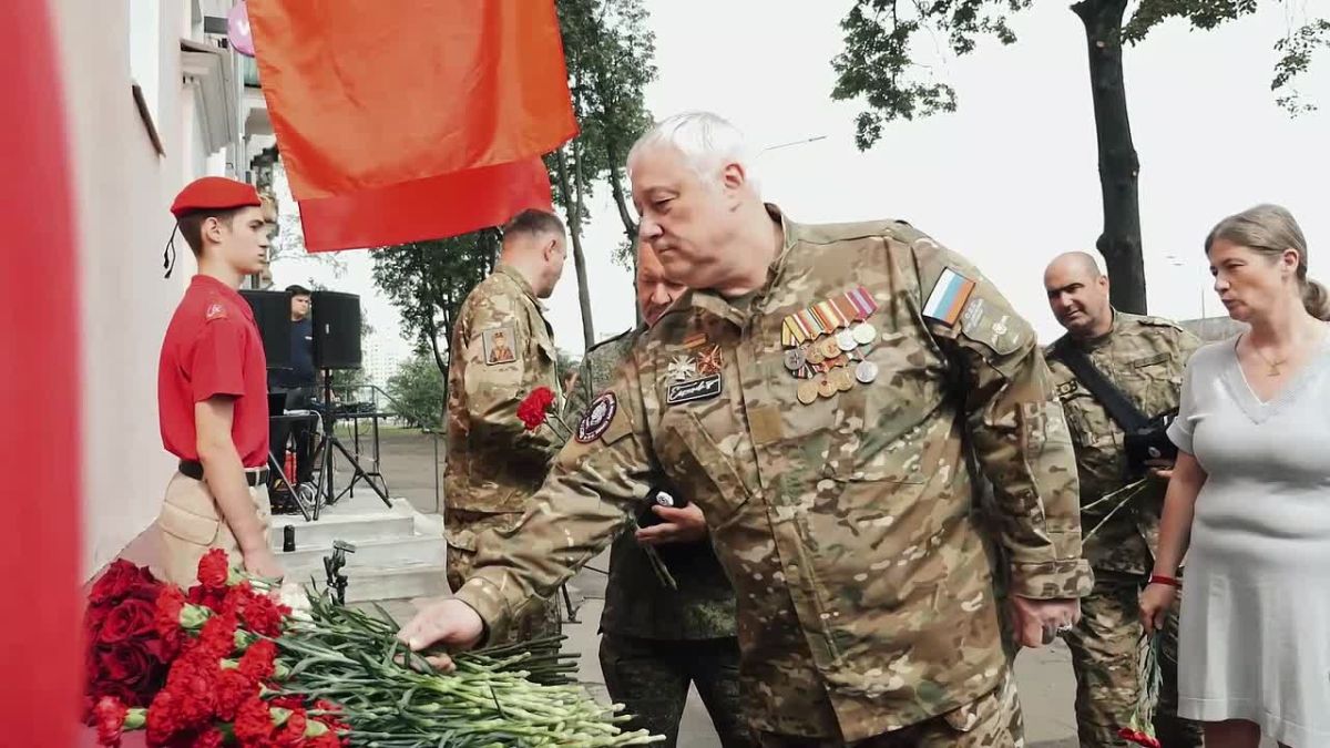 Мемориальную доску участнику СВО открыли в Люберцах