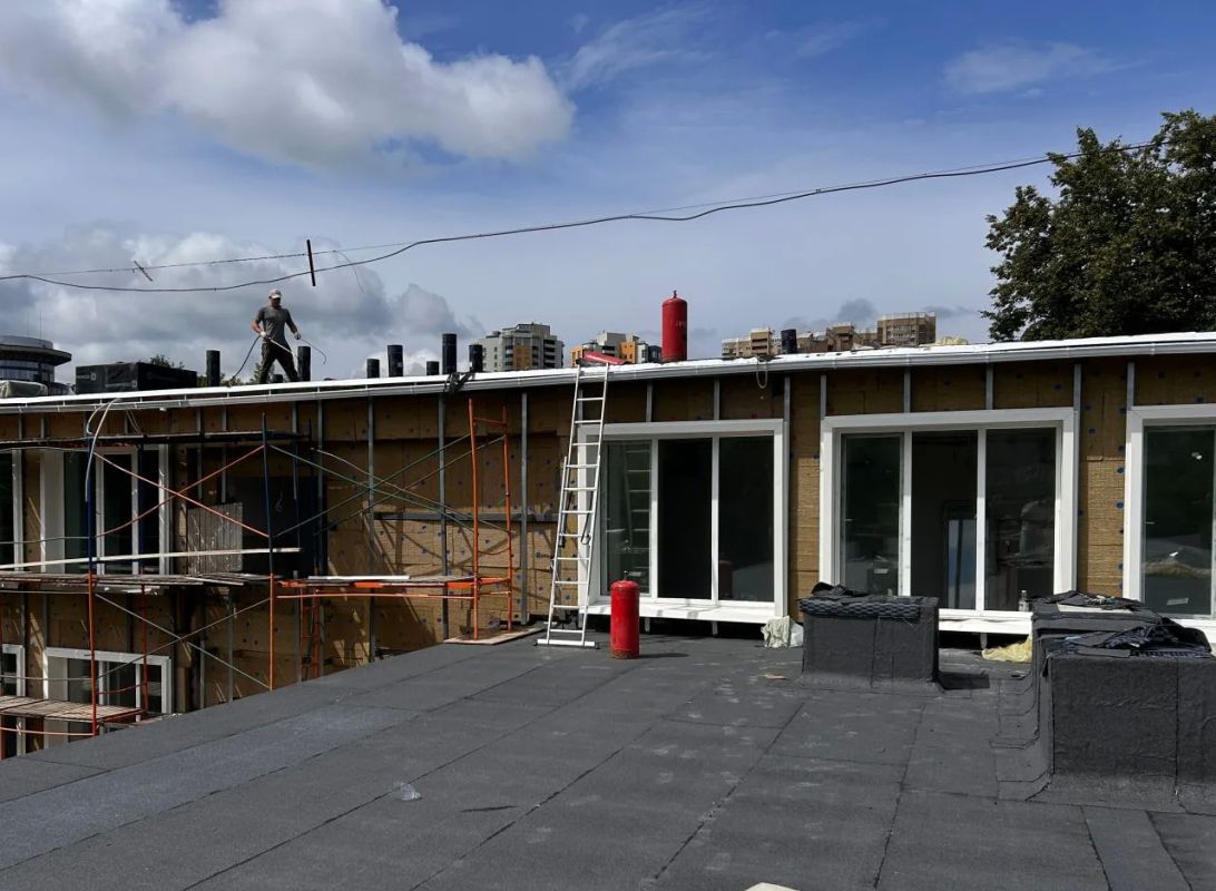 В школе №13 завершаются кровельные работы