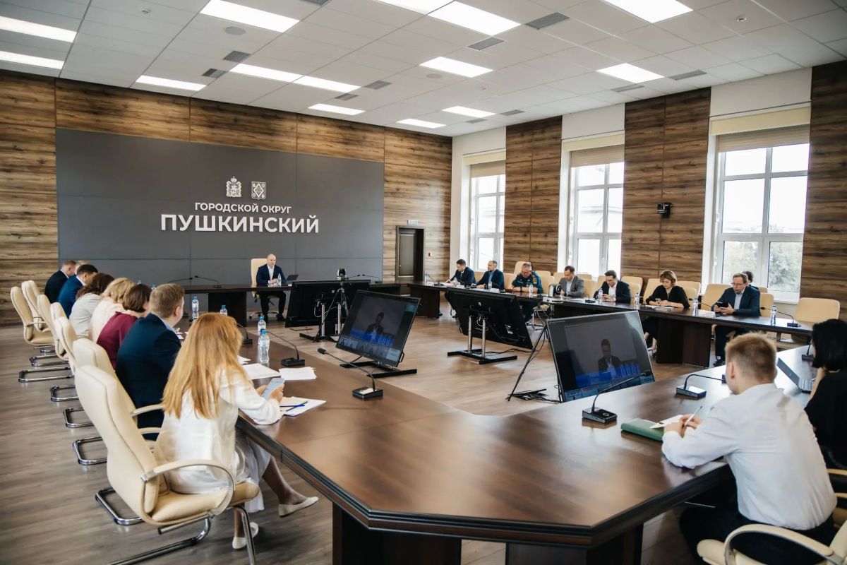 Максим Красноцветов: Сегодня на еженедельном совещании под председательством губернатора Московской области Андрея Воробьева обсудили проведение «выездных администраций» Максим Красноцветов: Сегодня на еженедельном совещании под председательством губернатора Московской области Андрея Воробьева обсудили проведение «выездных администраций»