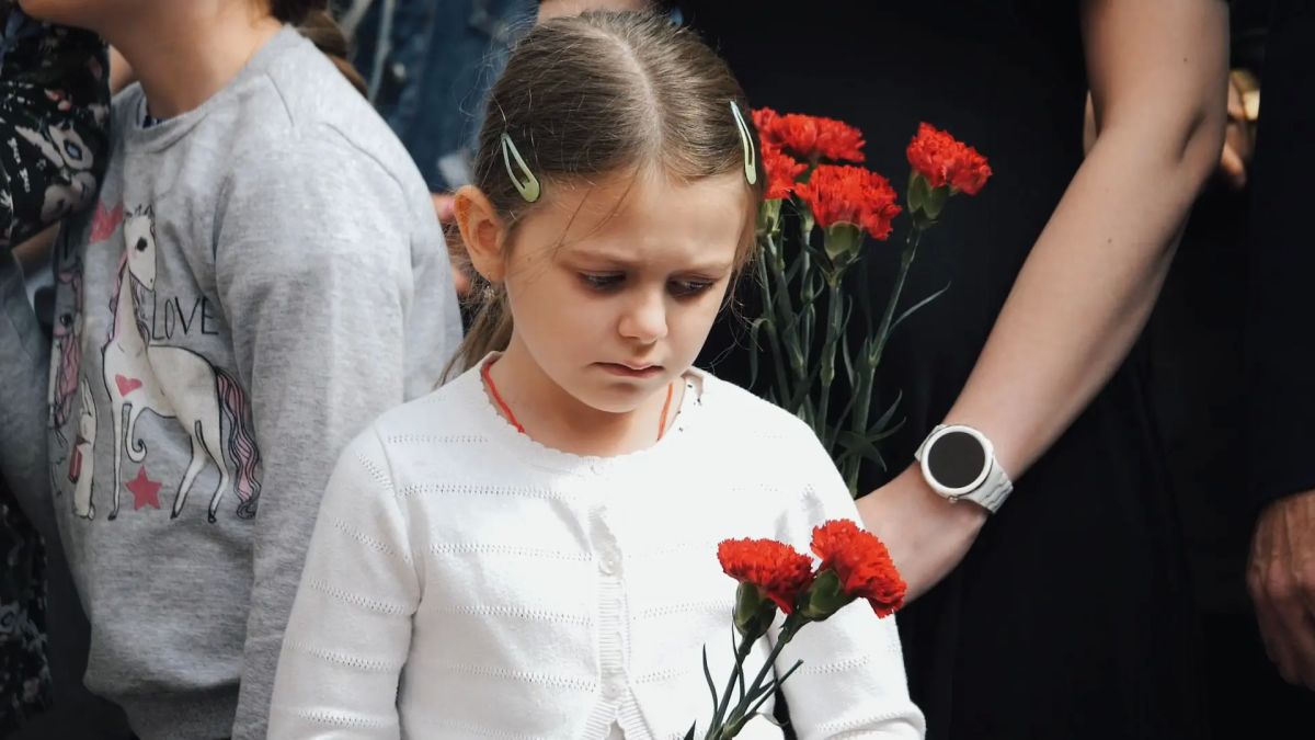 Мемориальную доску участнику СВО открыли в Люберцах Мемориальную доску участнику СВО открыли в Люберцах