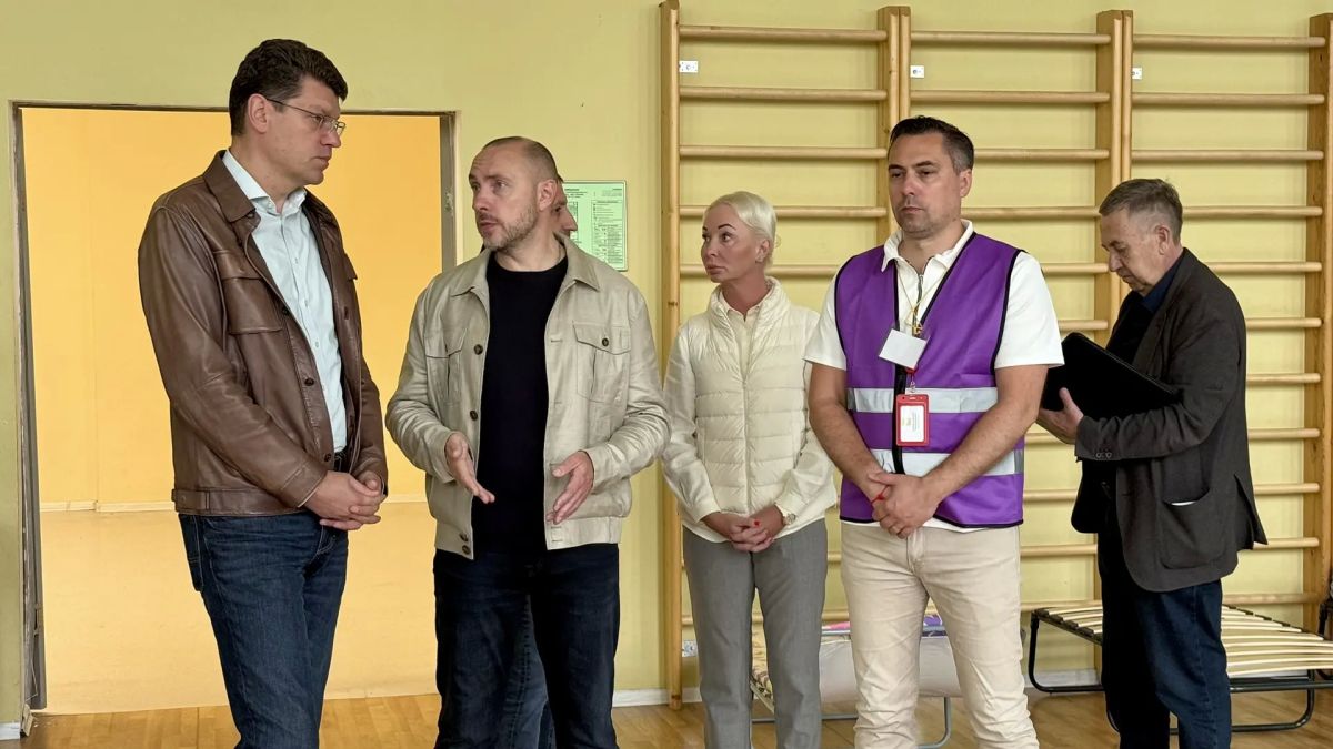 Константин Михальков: Уважаемые жители!. Сегодня утром в результате происшествия на улице Банковской повреждения получили жилой дом и несколько соседних дворов Константин Михальков: Уважаемые жители!. Сегодня утром в результате происшествия на улице Банковской повреждения получили жилой дом и несколько соседних дворов