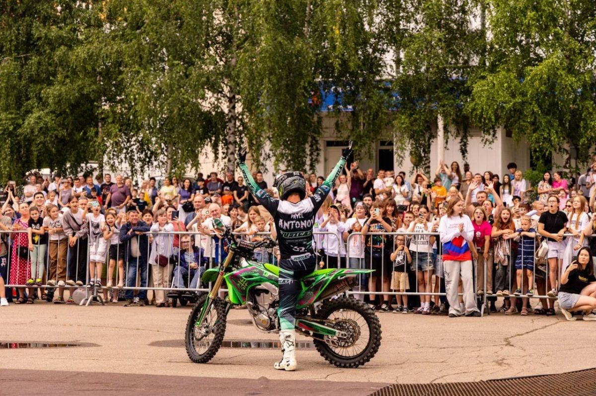 Выступление команды мотофристайла FMX13 в Лобне посмотрели 3 тысячи человек Выступление команды мотофристайла FMX13 в Лобне посмотрели 3 тысячи человек