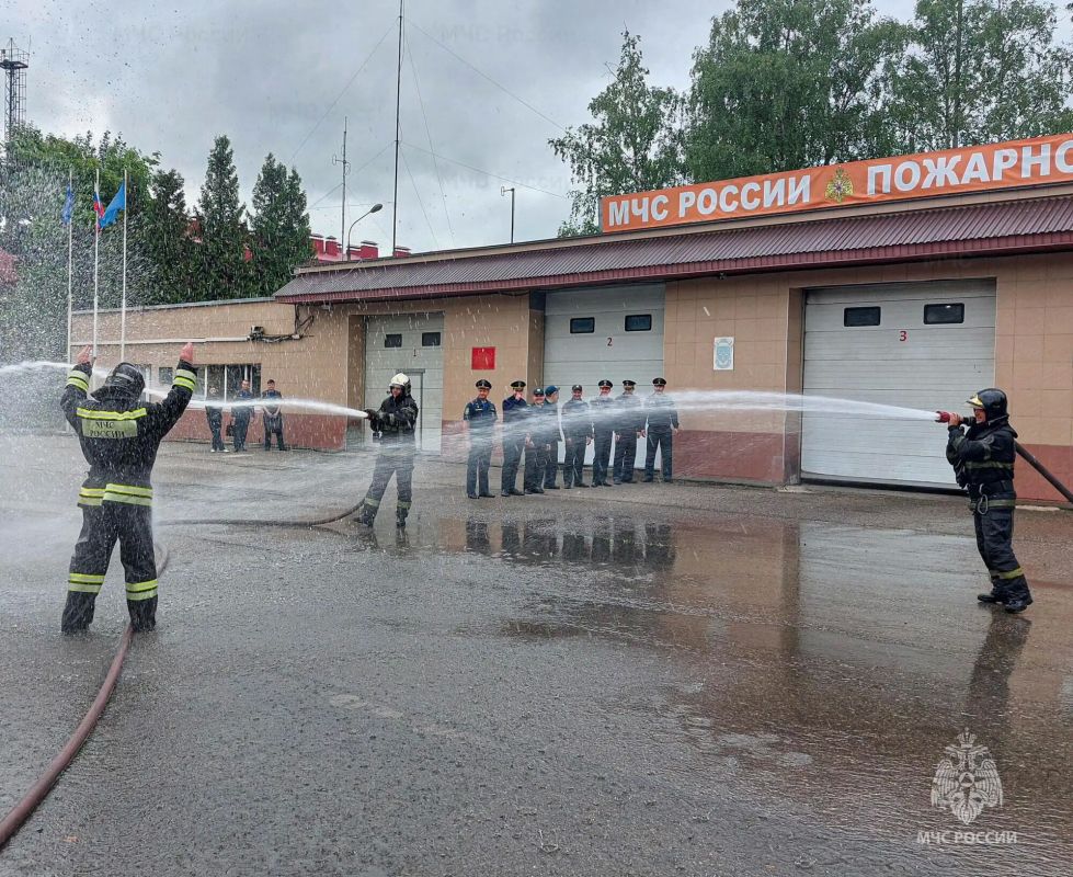 В Одинцовском пожарно-спасательном гарнизоне проводили на заслуженный отдых троих сотрудников В Одинцовском пожарно-спасательном гарнизоне проводили на заслуженный отдых троих сотрудников