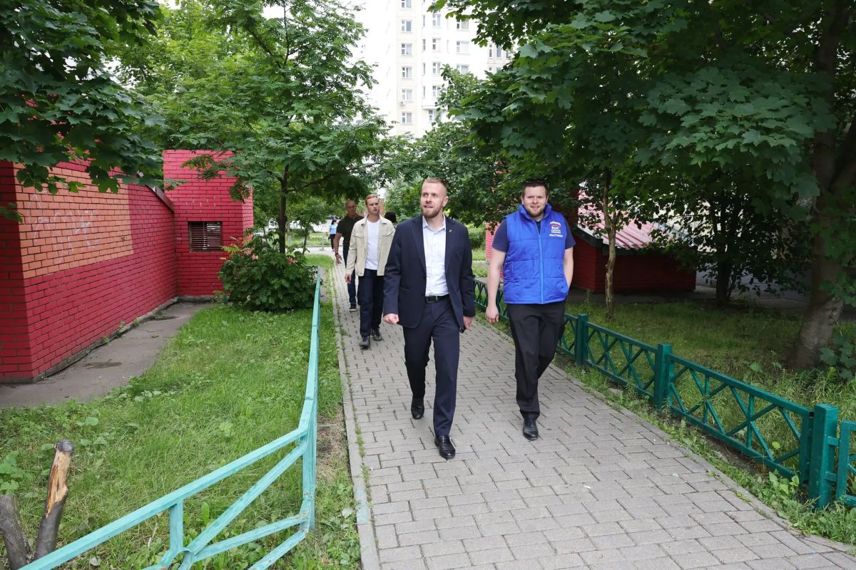 Содержание придомовых территорий проверили в микрорайоне № 15 Содержание придомовых территорий проверили в микрорайоне № 15