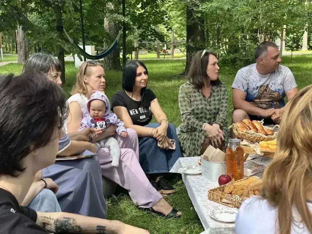 Ещё одна встреча сегодня — с активом общественной организации «Творческие многодетные Пушкинского округа» Ещё одна встреча сегодня — с активом общественной организации «Творческие многодетные Пушкинского округа»