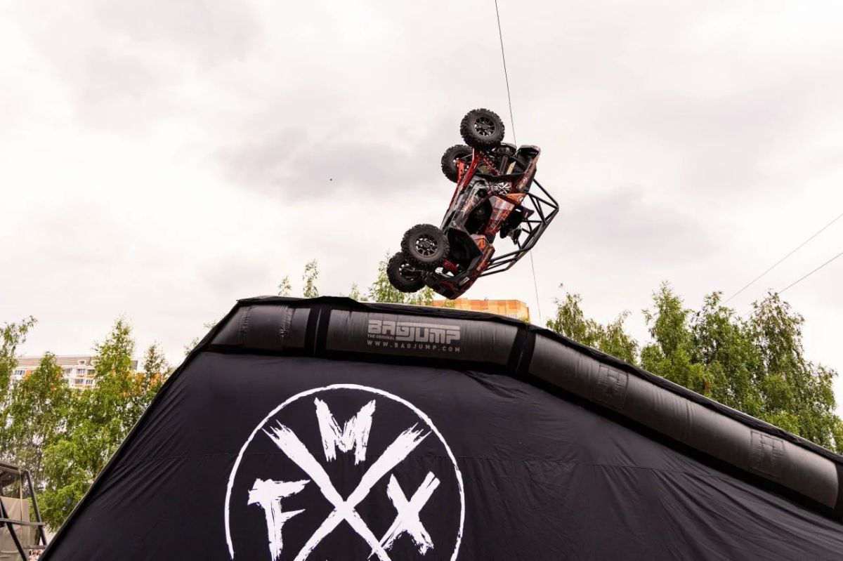 Выступление команды мотофристайла FMX13 в Лобне посмотрели 3 тысячи человек Выступление команды мотофристайла FMX13 в Лобне посмотрели 3 тысячи человек
