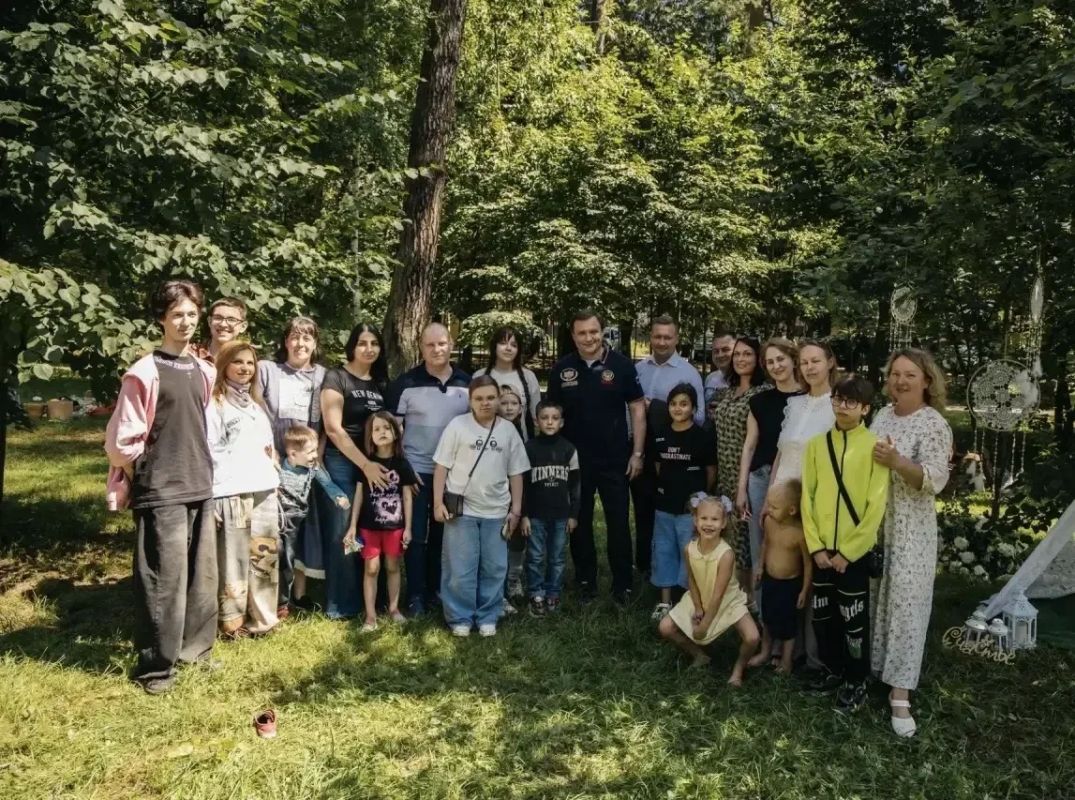 Ещё одна встреча сегодня — с активом общественной организации «Творческие многодетные Пушкинского округа» Ещё одна встреча сегодня — с активом общественной организации «Творческие многодетные Пушкинского округа»
