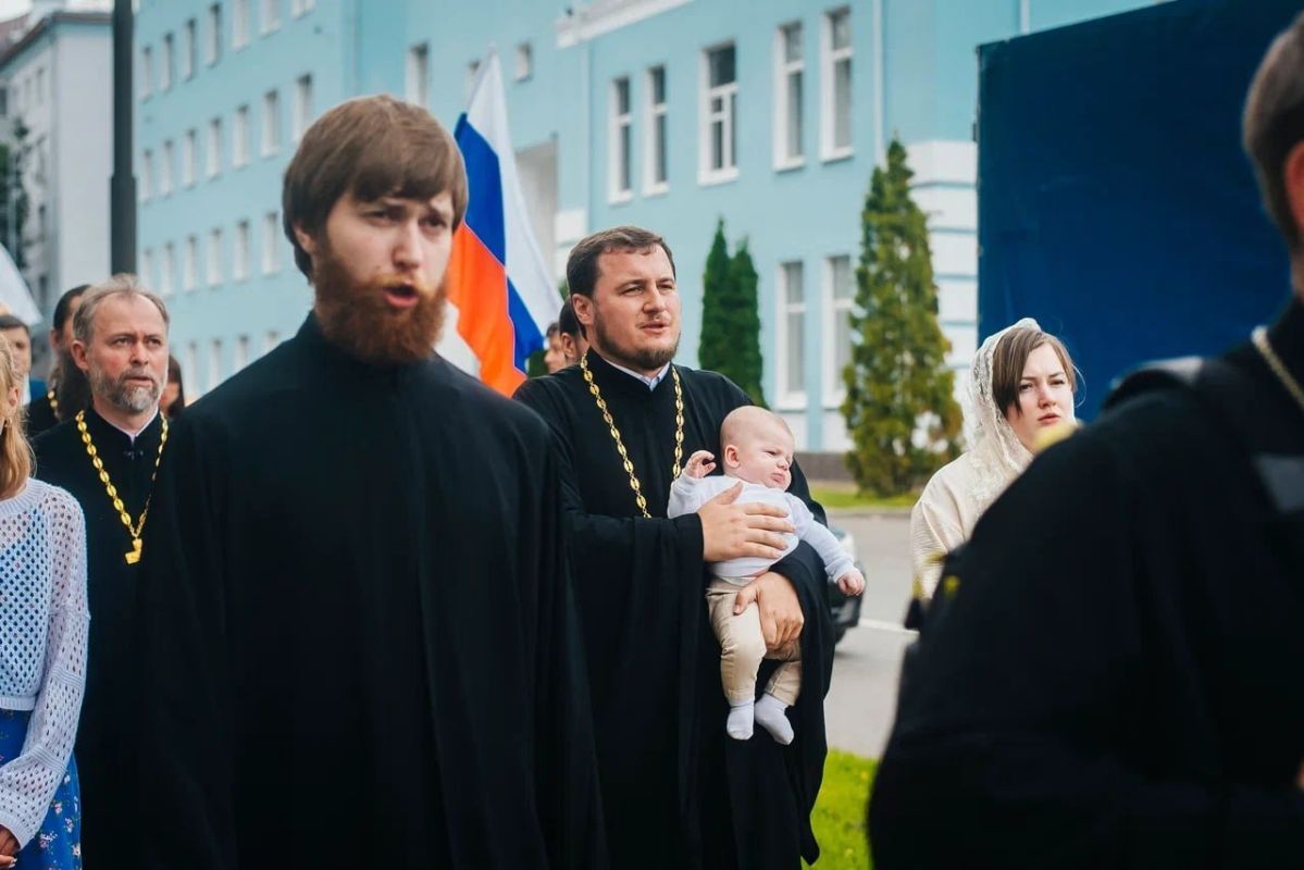 В это же время и в городском парке культуры и отдыха в Пушкино душевно отмечали День семьи, любви и верности В это же время и в городском парке культуры и отдыха в Пушкино душевно отмечали День семьи, любви и верности