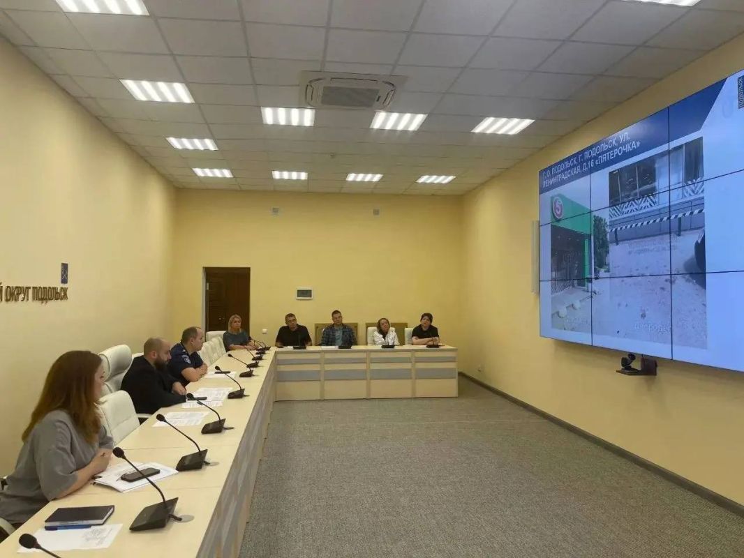 Сотрудники Управления потребительского рынка провели совещание с представителями торговых сетей