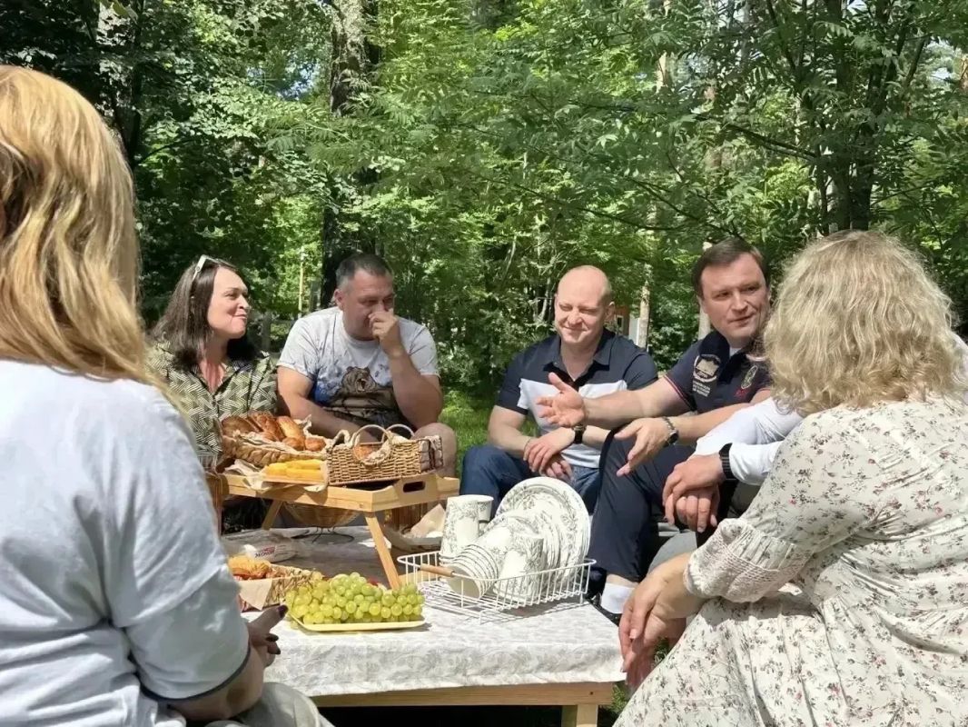 Ещё одна встреча сегодня — с активом общественной организации «Творческие многодетные Пушкинского округа» Ещё одна встреча сегодня — с активом общественной организации «Творческие многодетные Пушкинского округа»