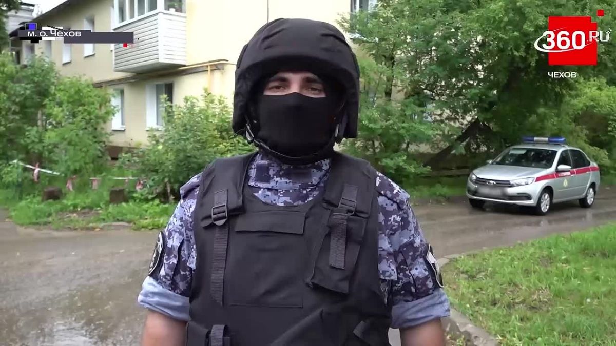 #СМИоНас. Пытался скрыться, но оставил слишком заметные следы Сотрудники Чеховского отдела вневедомственной охраны задержали рецидивиста, который проник в чужую квартиру, разбив окно