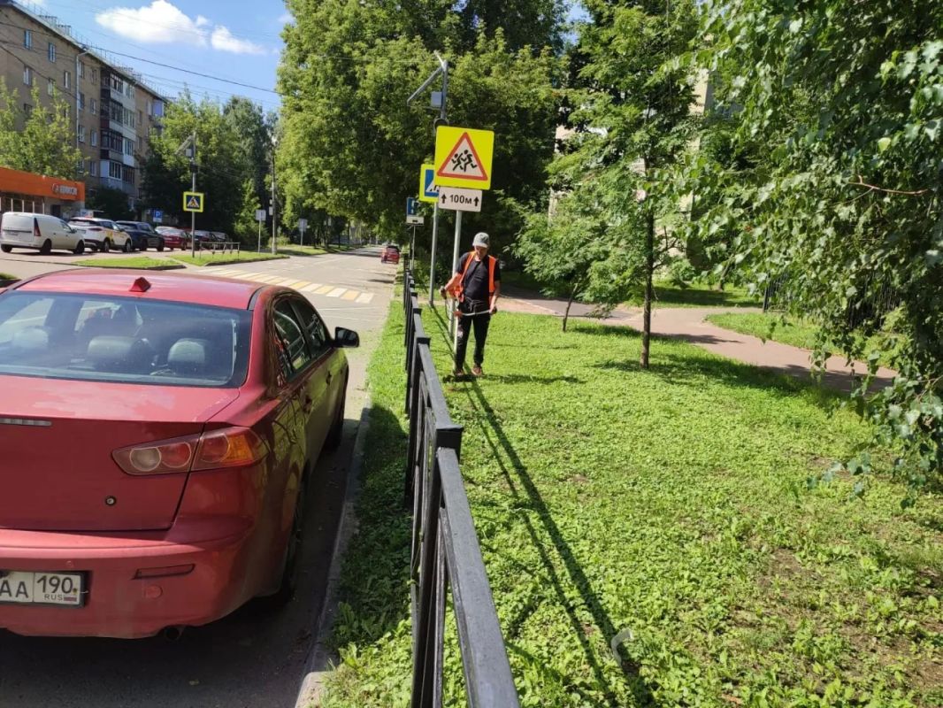 Более 90 единиц техники задействовано на уборке дорог в Люберцах ежедневно Более 90 единиц техники задействовано на уборке дорог в Люберцах ежедневно