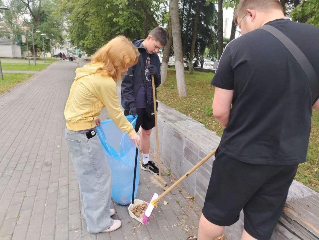 Трудовые бригады наводят порядок в посёлке Электроизолятор
