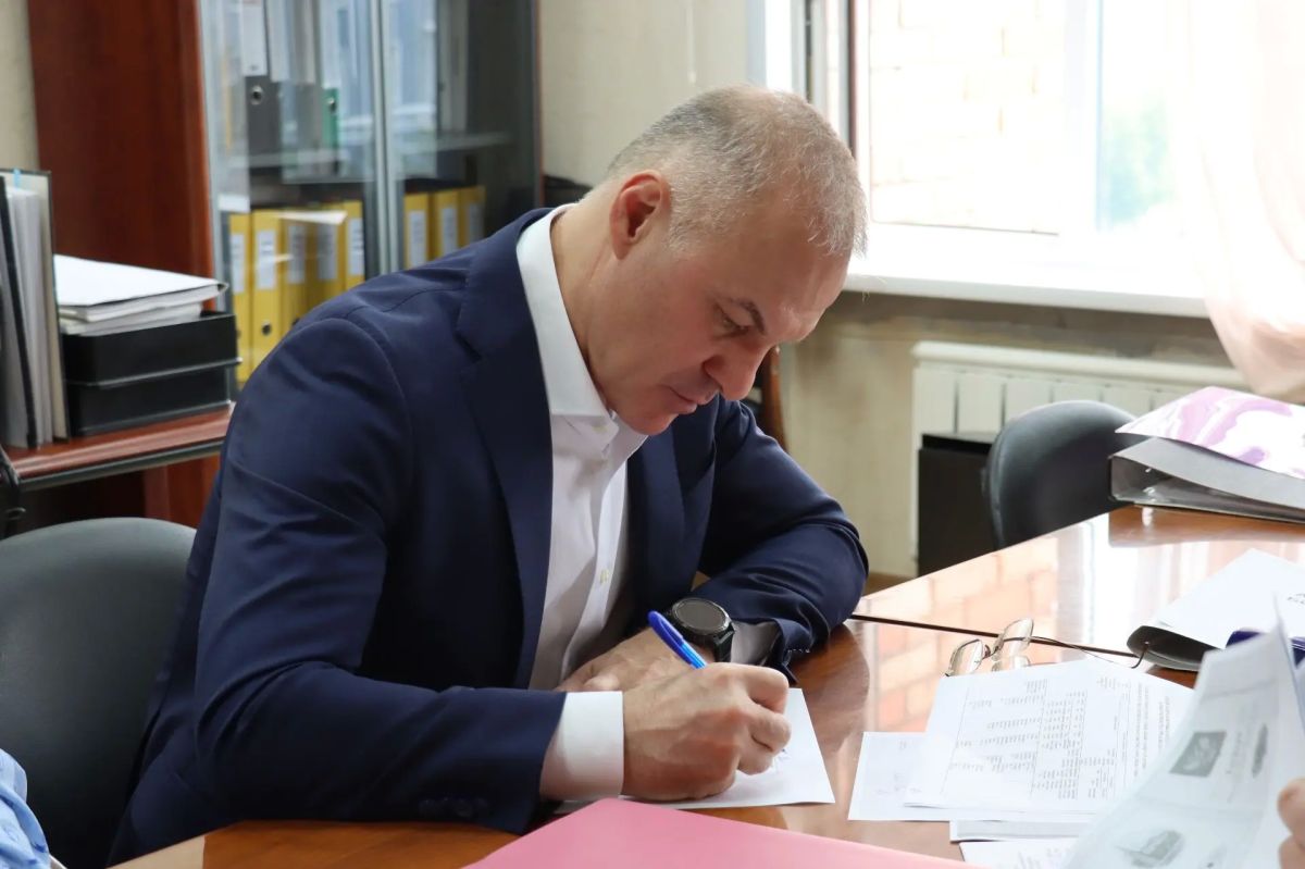 Александр Коган представил документы для выдвижения в Государственную Думу