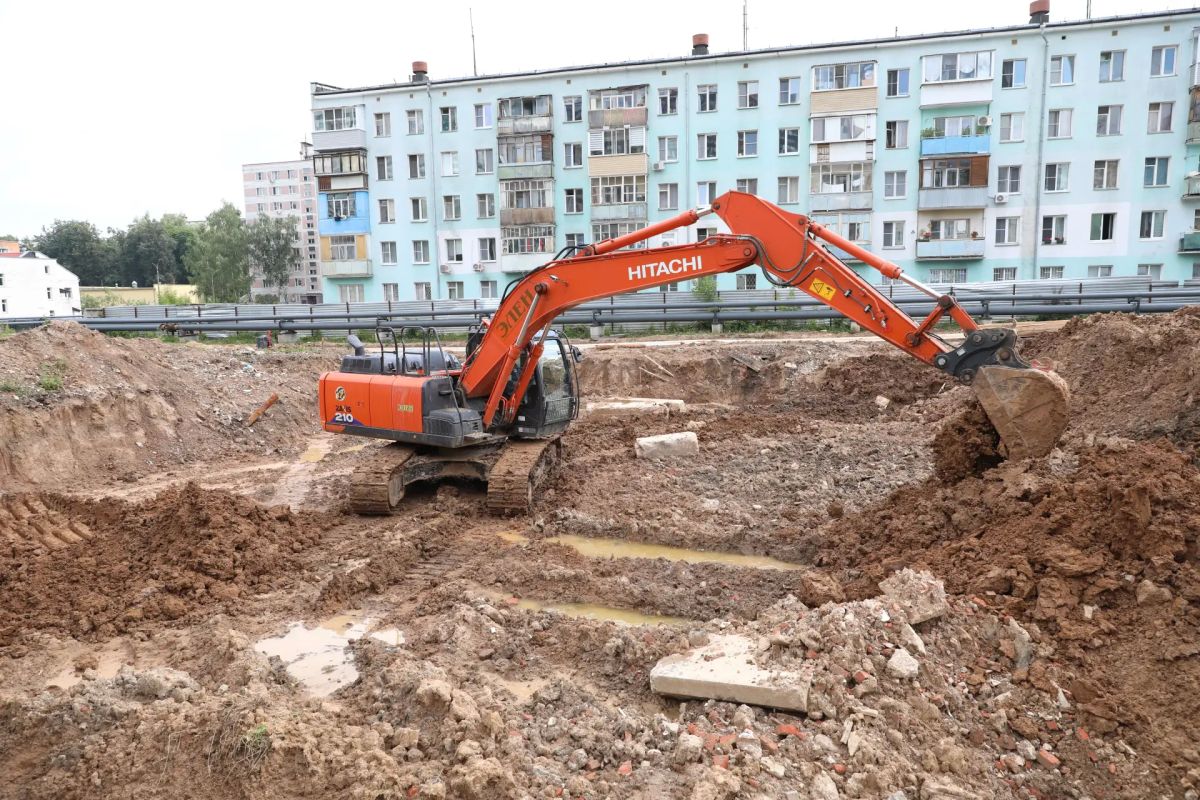 Сегодня вместе с победителем предварительного голосования «Единой России» Николаем Томашовым провели встречу с жителями на месте строительства пристройки к школе № 7 на Лихачевском шоссе, 27 Сегодня вместе с победителем предварительного голосования «Единой России» Николаем Томашовым провели встречу с жителями на месте строительства пристройки к школе № 7 на Лихачевском шоссе, 27