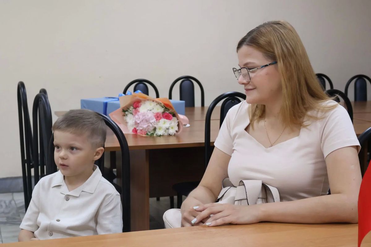Глава округа поздравил с днём рождения сына погибшего участника СВО Глава округа поздравил с днём рождения сына погибшего участника СВО