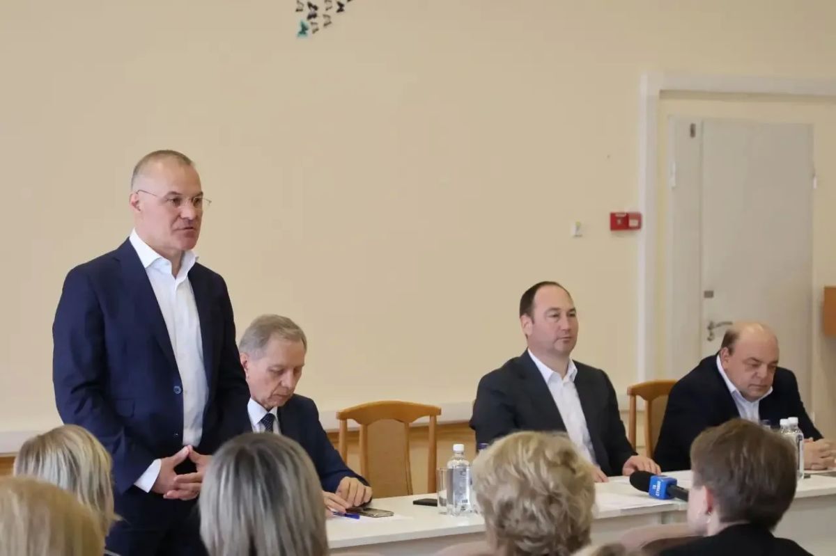 Сергей Мужальских: Вместе с депутатом Государственной Думы Александром Коганом и председателем Совета депутатов Александром Сухачевым встретились с коллективом Ступинской клинической больницы