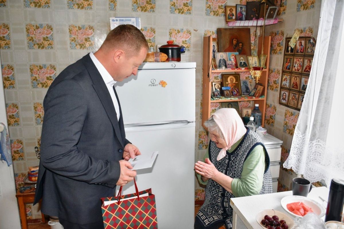 Председатель Совета депутатов округа Артем Садула навестил тружениц тыла, именинниц — Нину Петровну Сичинаву и Екатерину Фёдоровну Соколову Председатель Совета депутатов округа Артем Садула навестил тружениц тыла, именинниц — Нину Петровну Сичинаву и Екатерину Фёдоровну Соколову
