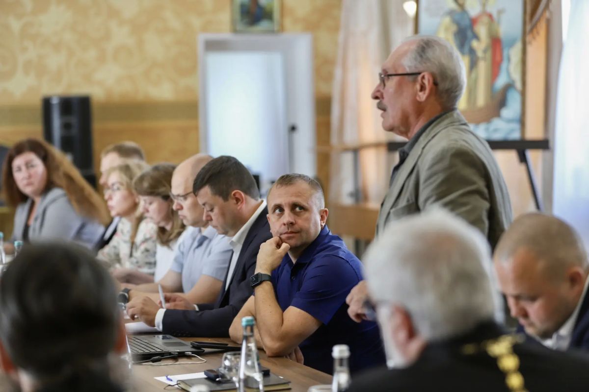 Вновь встретились с настоятелями наших храмов Вновь встретились с настоятелями наших храмов