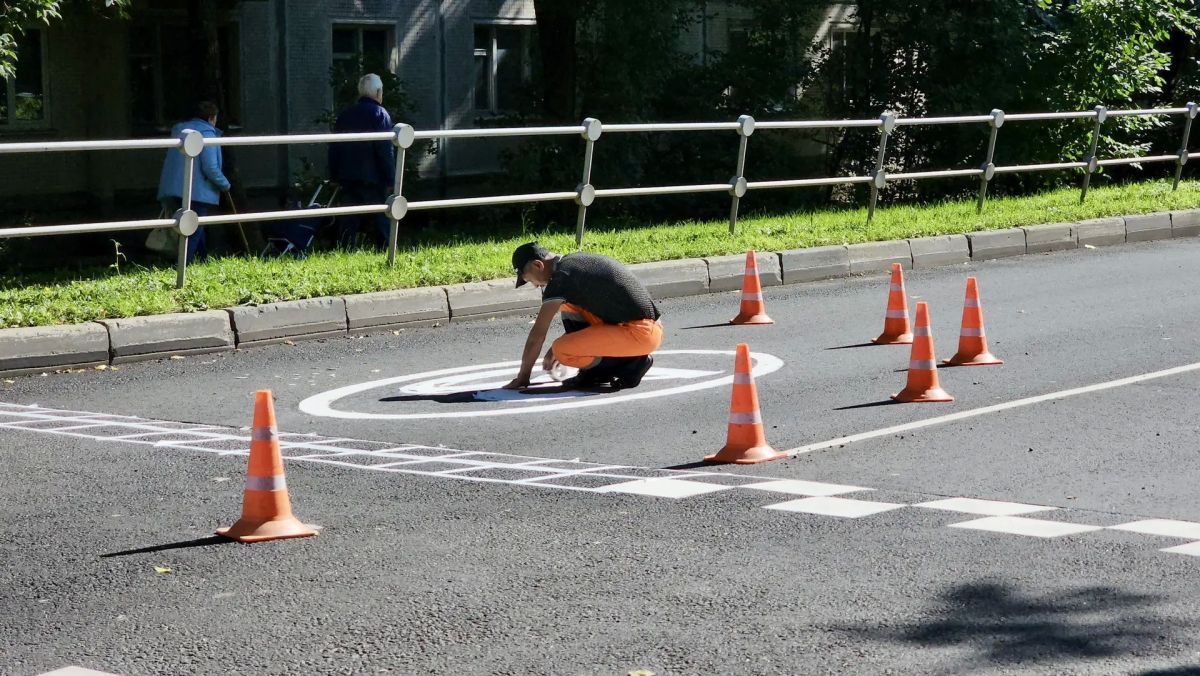 Специалисты Мосавтодора продолжают восстанавливать разметку на региональных дорогах Подмосковья Специалисты Мосавтодора продолжают восстанавливать разметку на региональных дорогах Подмосковья