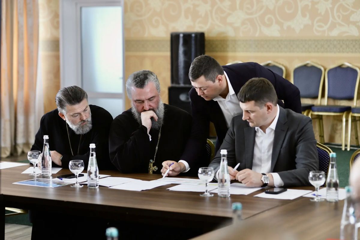 Вновь встретились с настоятелями наших храмов Вновь встретились с настоятелями наших храмов