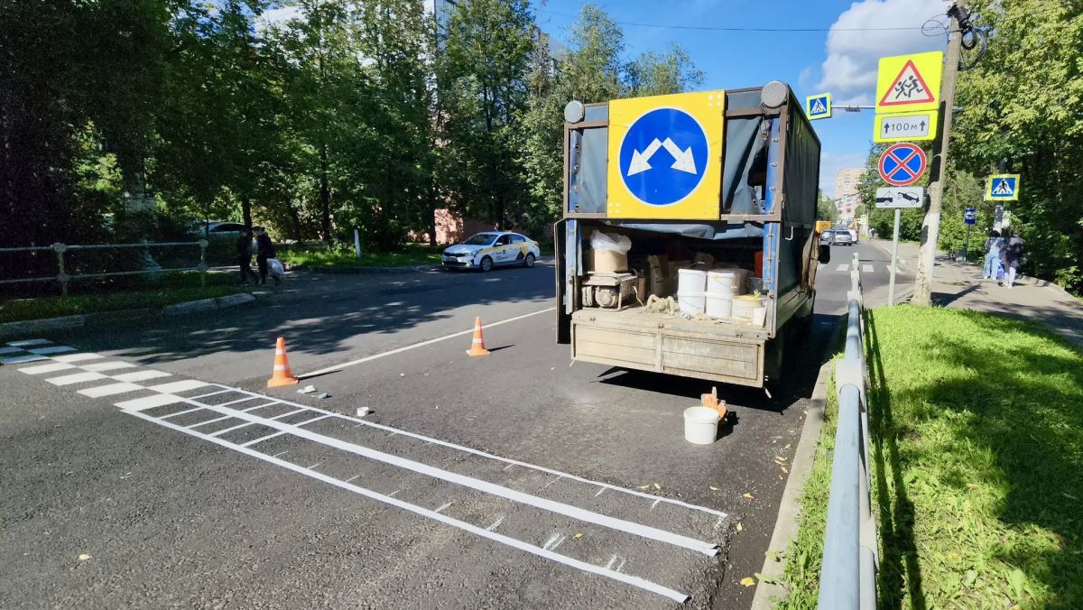 Специалисты Мосавтодора продолжают восстанавливать разметку на региональных дорогах Подмосковья Специалисты Мосавтодора продолжают восстанавливать разметку на региональных дорогах Подмосковья