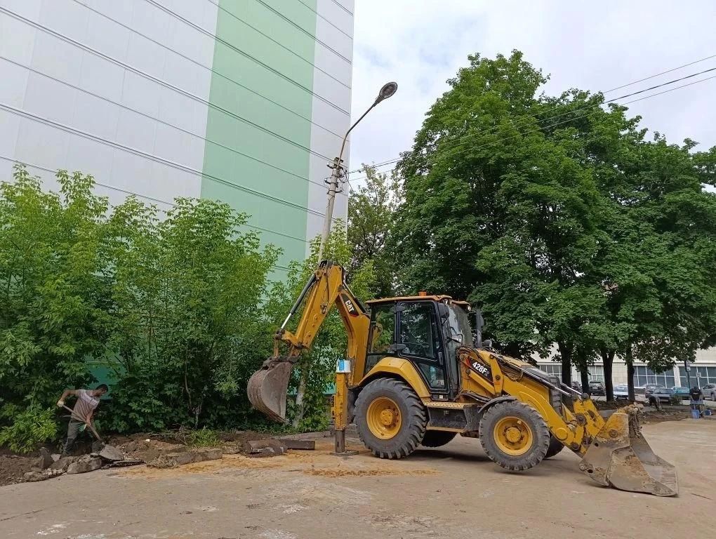 В Богородском округе продолжается реализация программы комплексного благоустройства дворовых территорий — работы идут активно и в соответствии с планом В Богородском округе продолжается реализация программы комплексного благоустройства дворовых территорий — работы идут активно и в соответствии с планом