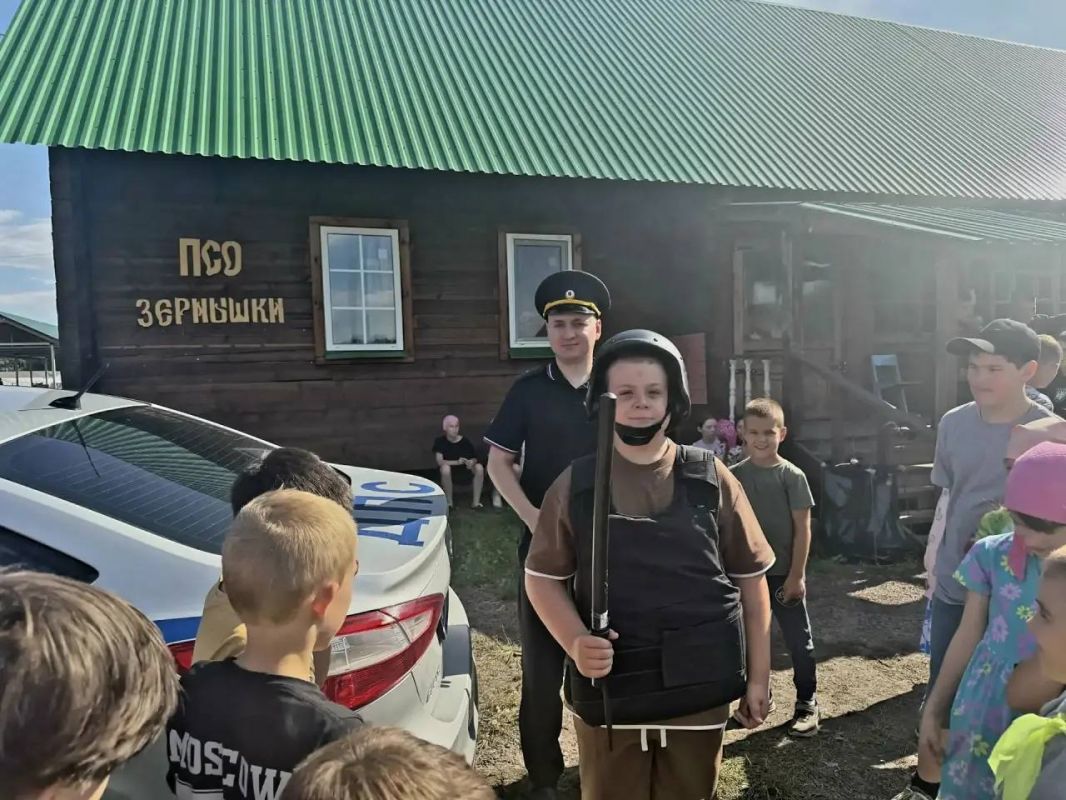 Сотрудники Госавтоинспекции посетили профильные загородные лагеря — военно-патриотический «Пересвет» и православный «Зёрнышки» в Зарайске Сотрудники Госавтоинспекции посетили профильные загородные лагеря — военно-патриотический «Пересвет» и православный «Зёрнышки» в Зарайске