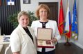 С радостью вручила знак Преподобного Сергия Радонежского управляющей дополнительным офисом «Сергиев Посад» Московского филиала публичного акционерного общества «Банк ПСБ» Татьяне Валентиновне Петруниной