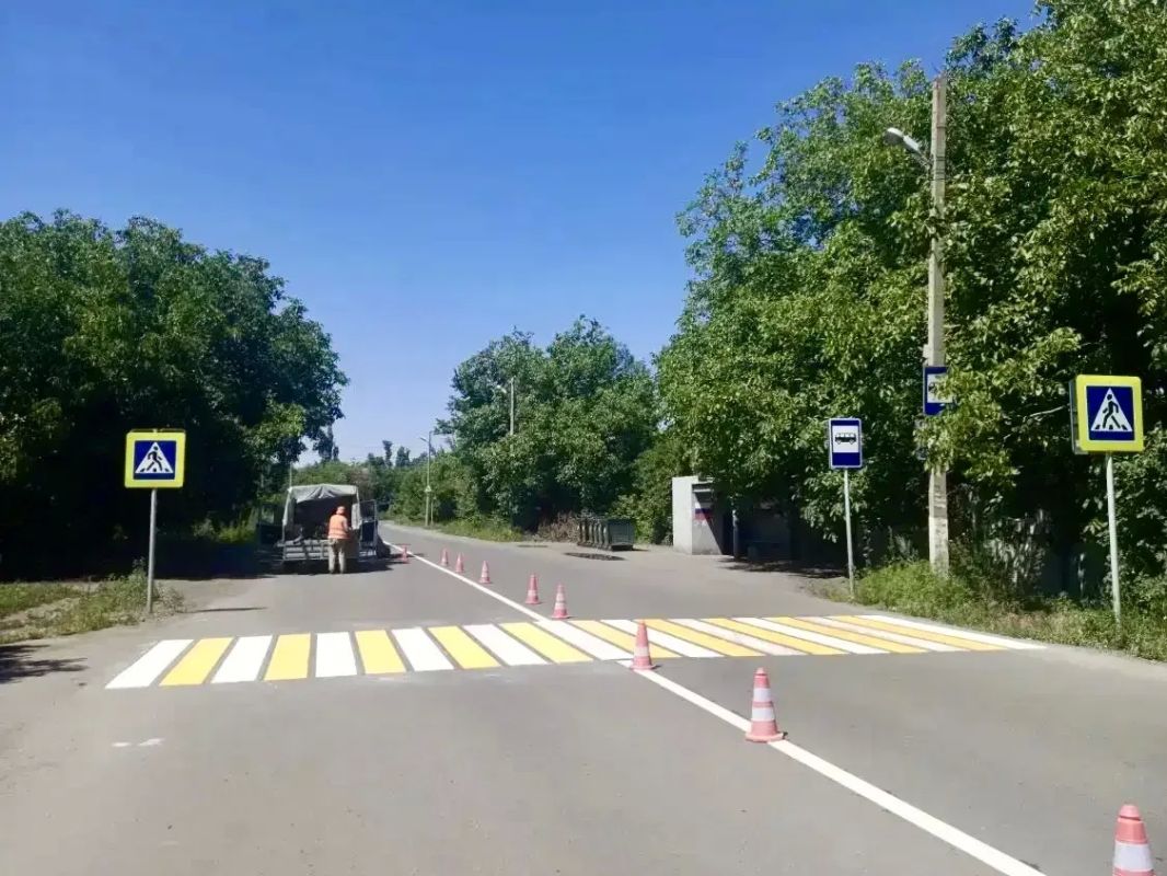 Специалисты Мосавтодора продолжают восстанавливать разметку на региональных дорогах Подмосковья Специалисты Мосавтодора продолжают восстанавливать разметку на региональных дорогах Подмосковья