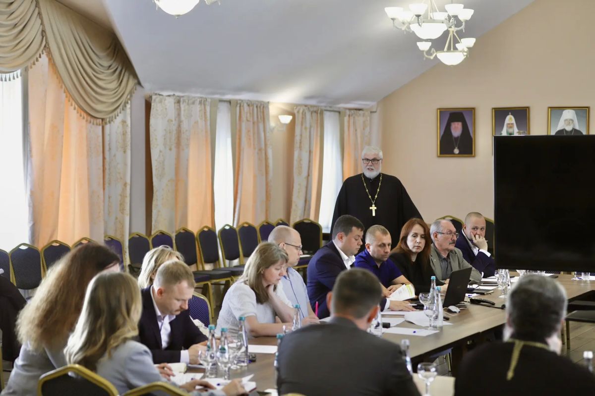 Вновь встретились с настоятелями наших храмов Вновь встретились с настоятелями наших храмов
