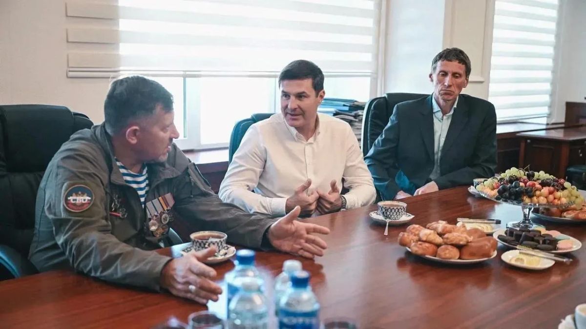 Владимир Волков поздравил ветеранов СВО из Люберец с победой на «Кубке Мужества» Владимир Волков поздравил ветеранов СВО из Люберец с победой на «Кубке Мужества»