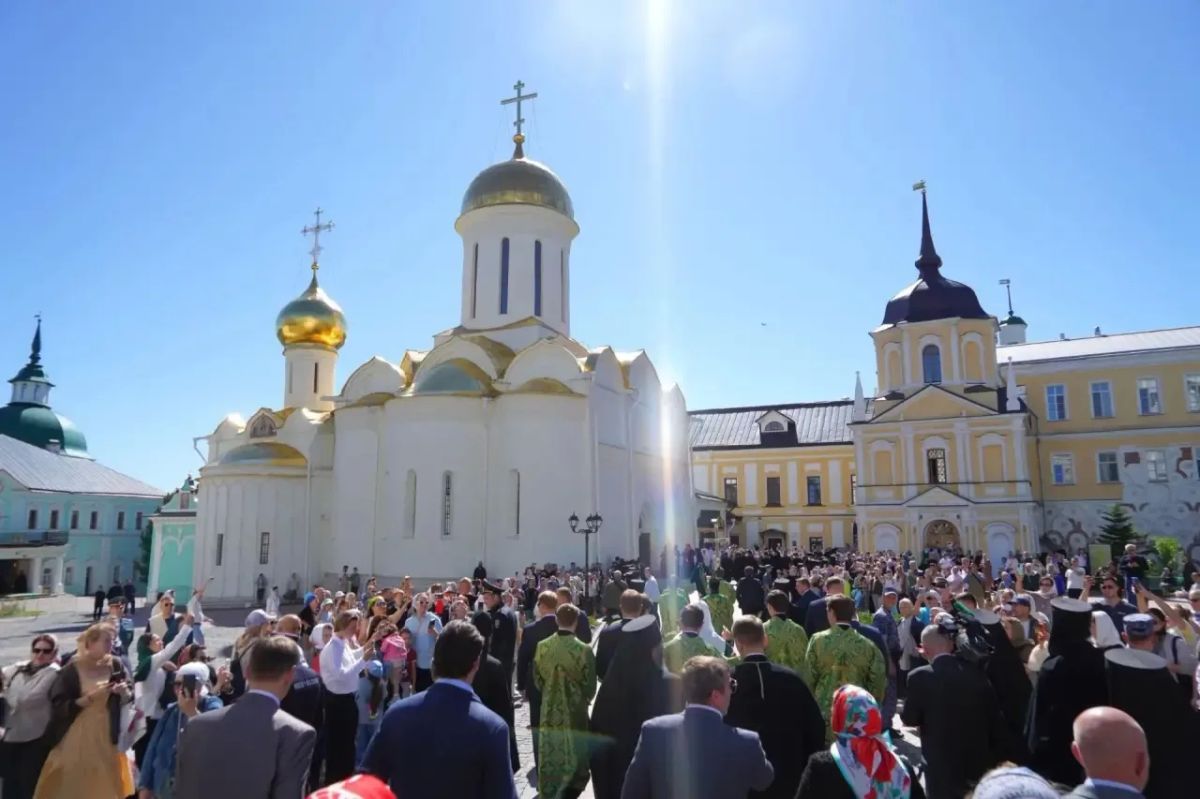 Накануне великого праздника обретения честных мощей преподобного Сергия Радонежского наш древний город принимает гостей Накануне великого праздника обретения честных мощей преподобного Сергия Радонежского наш древний город принимает гостей
