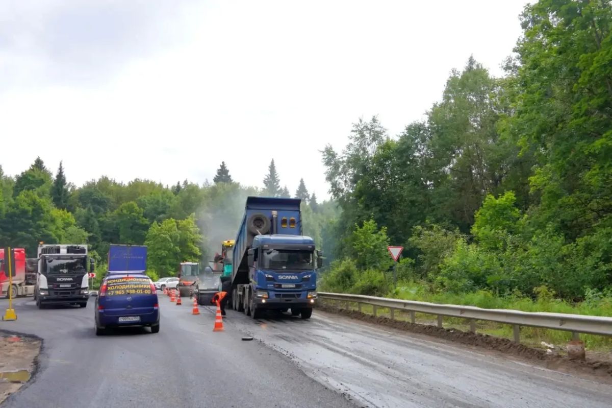 В этом году мы продолжаем масштабную работу по приведению в порядок региональных дорог В этом году мы продолжаем масштабную работу по приведению в порядок региональных дорог