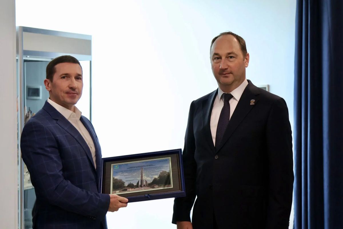 В галерее «Ника» открылась выставка «Металлургический мир в миниатюре», посвящённая 90-летию СМК В галерее «Ника» открылась выставка «Металлургический мир в миниатюре», посвящённая 90-летию СМК