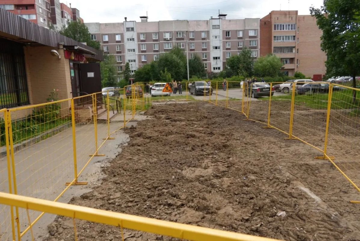 Глава муниципалитета Алексей Шимко вместе с депутатами окружного Совета Марией Арсеньевой и Николаем Пушкиным, а также профильными специалистами встретился с жителями Глава муниципалитета Алексей Шимко вместе с депутатами окружного Совета Марией Арсеньевой и Николаем Пушкиным, а также профильными специалистами встретился с жителями