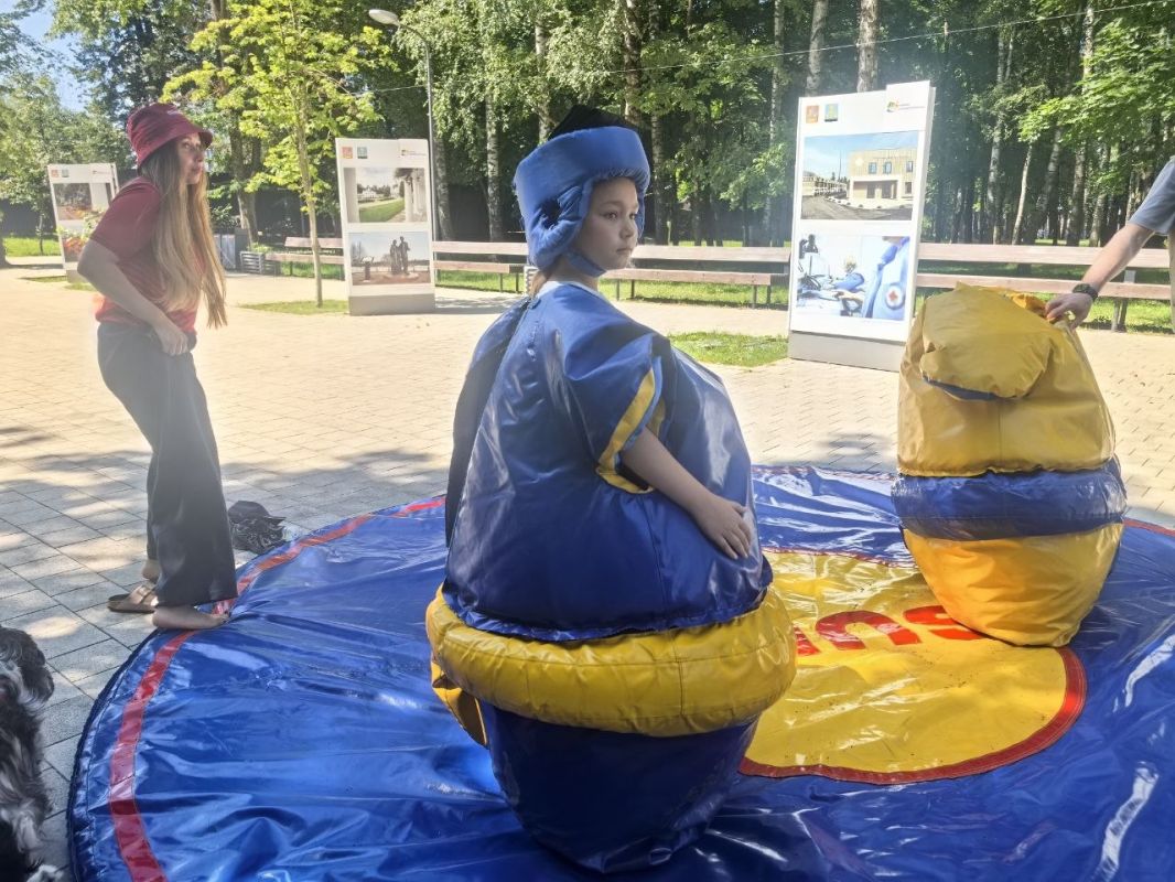 Сегодня в городском парке и на набережной Сенеж прошёл первый спортивный день Сегодня в городском парке и на набережной Сенеж прошёл первый спортивный день