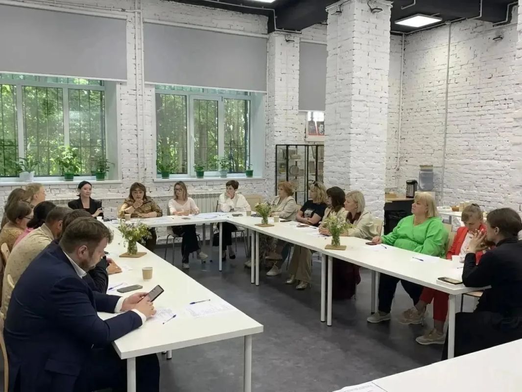 На площадке Общественной палаты Сергиево-Посадского округа состоялась стратегическая сессия «Культурный код семьи: воспитание через наследие, образ и слово» На площадке Общественной палаты Сергиево-Посадского округа состоялась стратегическая сессия «Культурный код семьи: воспитание через наследие, образ и слово»
