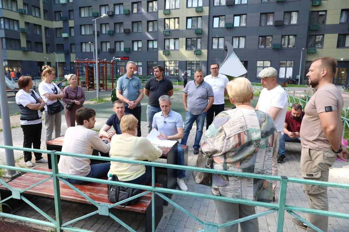 Сегодня утром провели повторную выездную встречу с жителями ЖК Бригантина по вопросу ГВС в доме 44/1 Сегодня утром провели повторную выездную встречу с жителями ЖК Бригантина по вопросу ГВС в доме 44/1