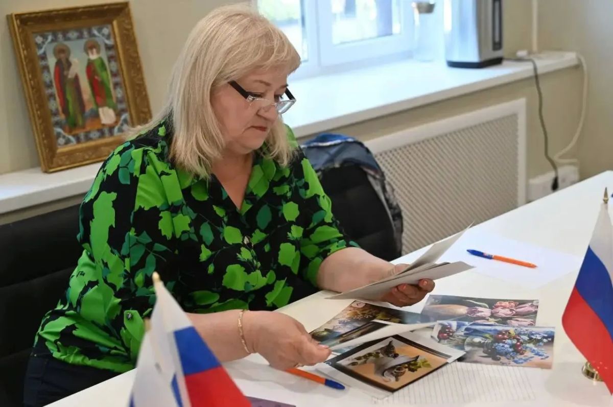 В Едином центре поддержки участников СВО и членов их семей состоялось первое занятие по живописи в рамках женского летнего клуба «Подруги» В Едином центре поддержки участников СВО и членов их семей состоялось первое занятие по живописи в рамках женского летнего клуба «Подруги»